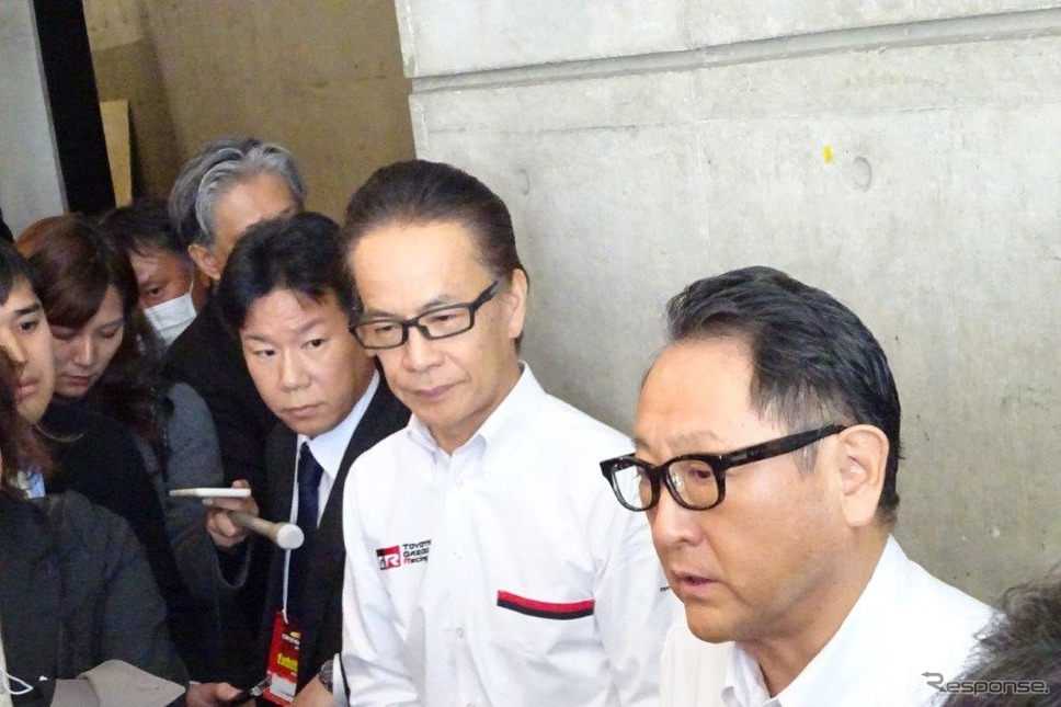 トヨタ 豊田社長(右)とGAZOO Racing カンパニーの友山プレジデント《撮影 池原照雄》