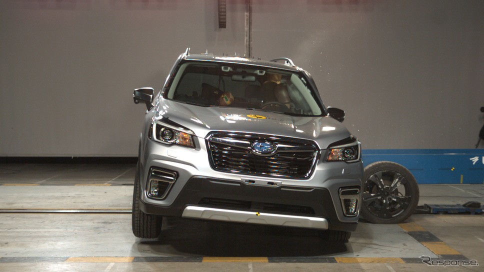 スバル・フォレスター 新型の側面クラッシュテスト《photo by Euro NCAP》