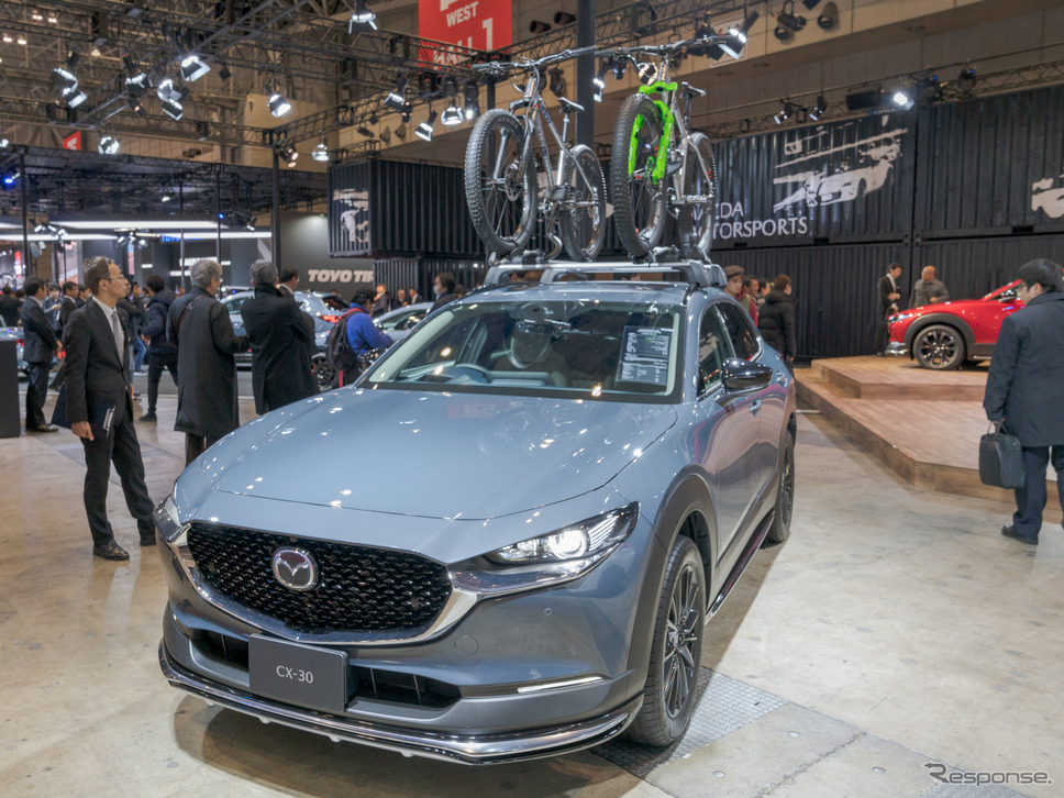 キャリアにはマウンテンバイクが積載されていた。(東京オートサロン2020)《撮影 関口敬文》