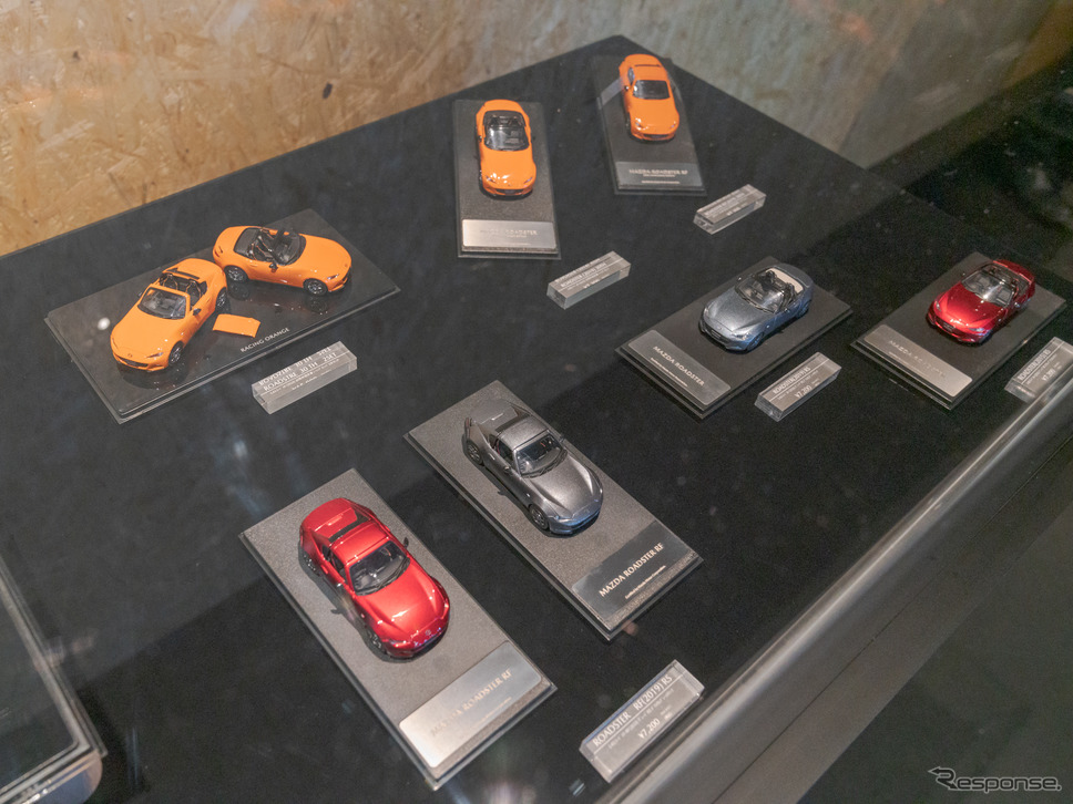 ロードスターの30周年限定車の2台セットも販売中。(東京オートサロン2020)《撮影 関口敬文》