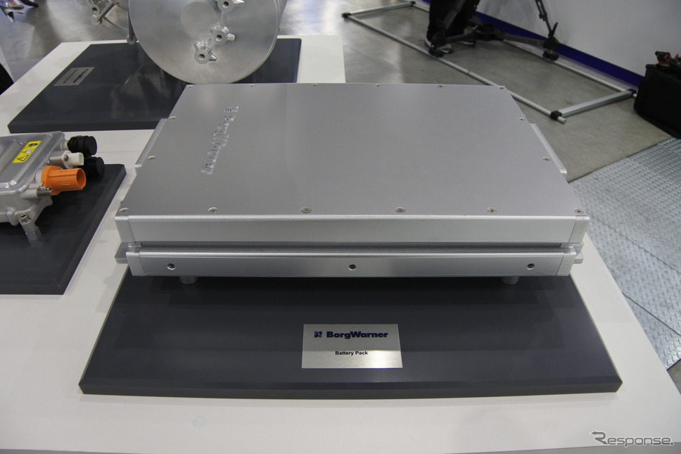 ボルグワーナー EV向け小型バッテリーパック《撮影 小松哲也》