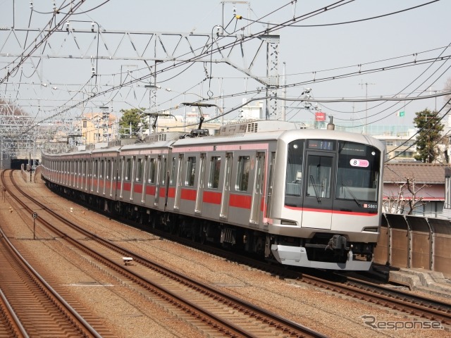 「東急線・東急バス サブスクパス」は東急の鉄道・バスの利用が軸となる。写真は東横線の5000系。《撮影 草町義和》