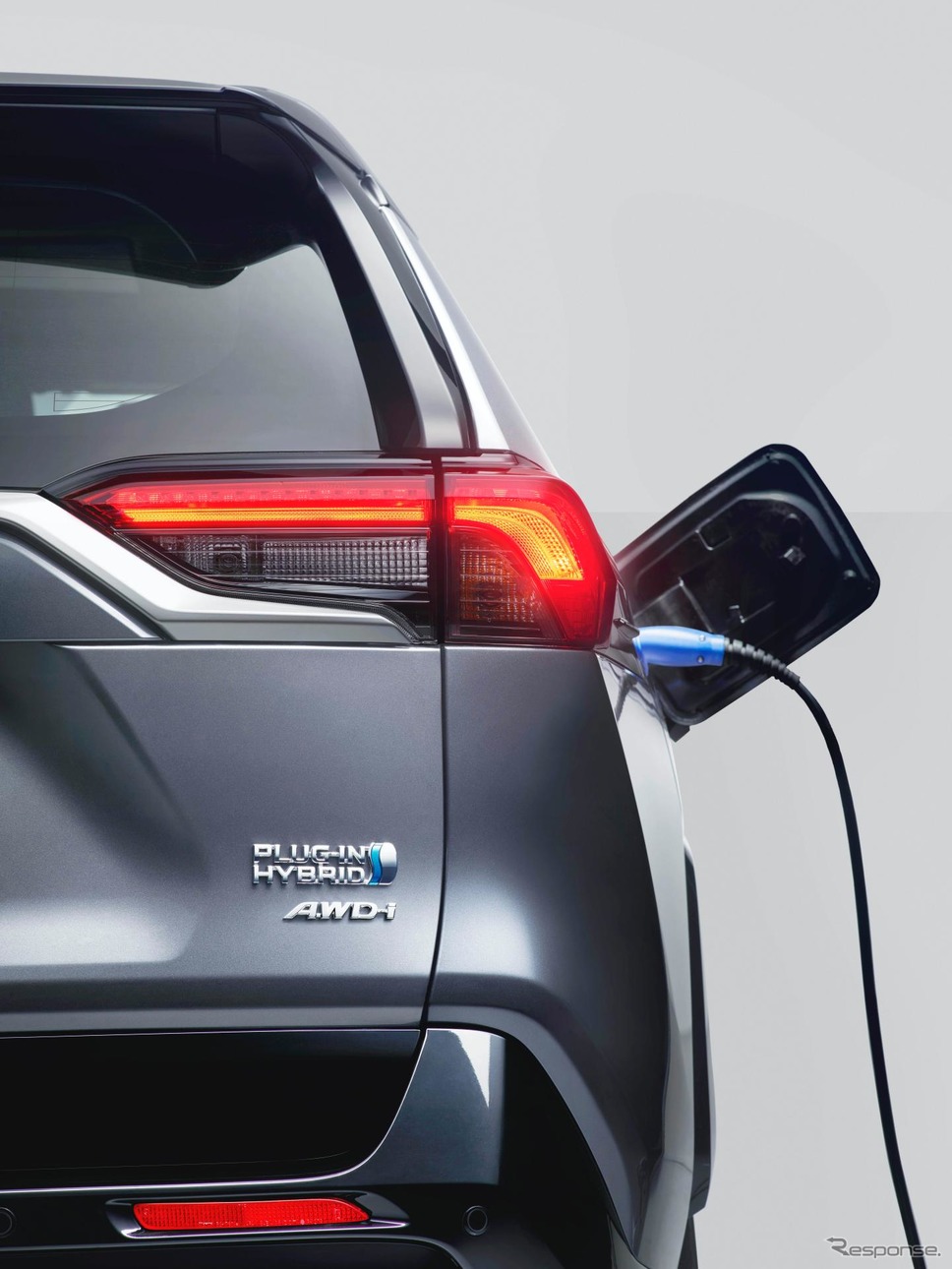 トヨタ RAV4 新型のPHV(欧州仕様)《photo by Toyota》
