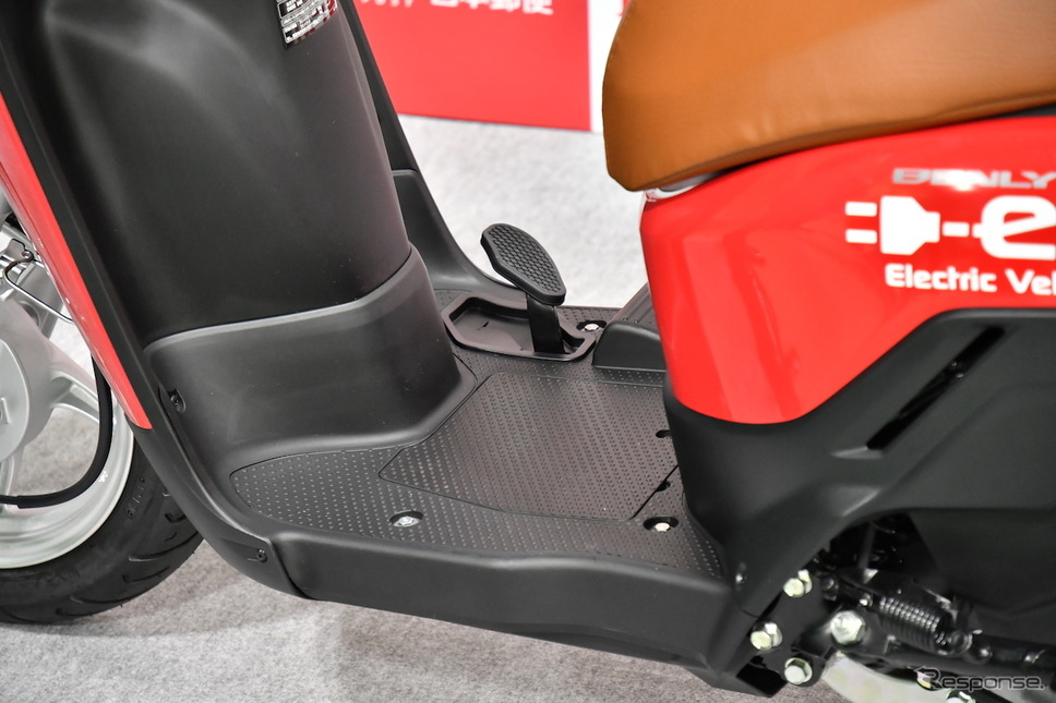 日本郵便に導入されるホンダの電動バイク『ベンリィe:』《撮影 青木タカオ》