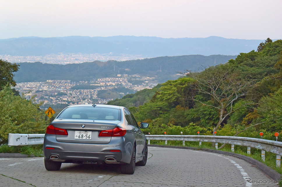BMW 523d M Sport。暗峠から奈良方面への下り区間。《撮影 井元康一郎》