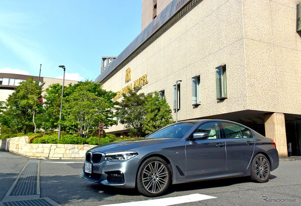 BMW 523d M Sport。大阪のリーガロイヤルホテルにて。《撮影 井元康一郎》