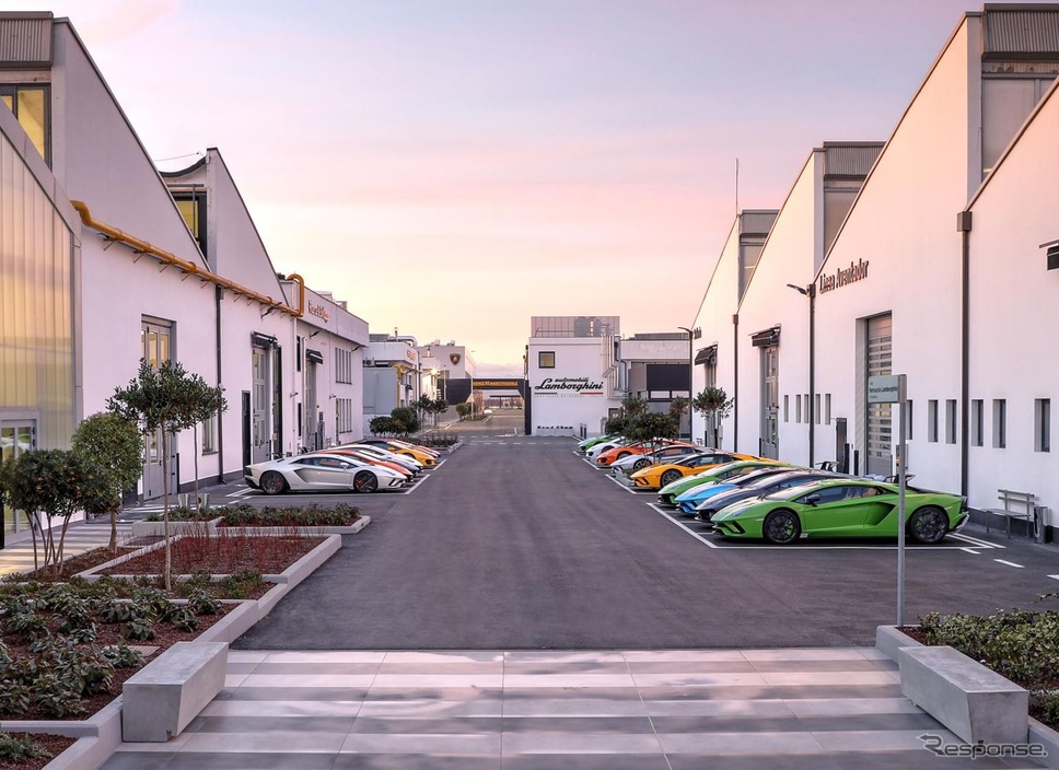 ランボルギーニのイタリア本社工場《photo by Lamborghini》
