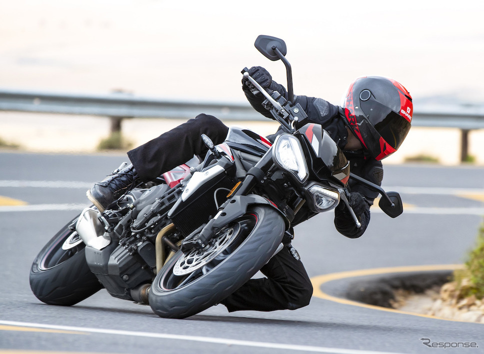 トライアンフ ストリートトリプルR ロー《画像:トライアンフモーターサイクルズジャパン》