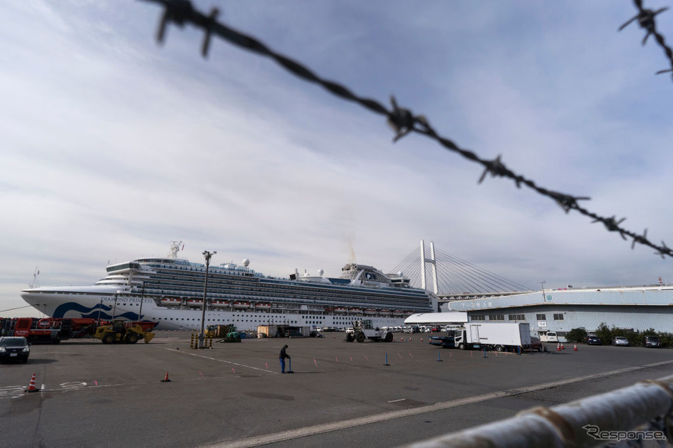 船内で新型肺炎が発生し、乗客が下船できないまま横浜港に停泊しているクルーズ船（2月12日）。《photo (c) Getty Images》