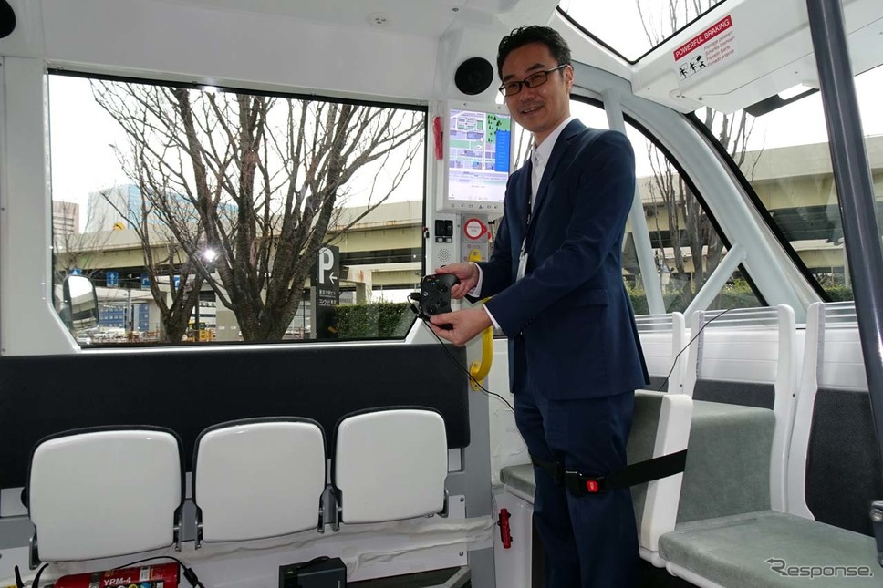 走行の際は監視員も兼ねたコントロール要因が乗車する《撮影 会田肇》
