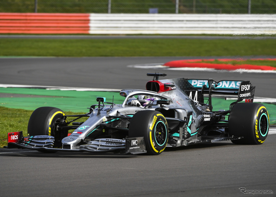王者メルセデスの今季型「W11」が“始動”（#44 ハミルトン）。《写真提供 Mercedes-AMG F1》