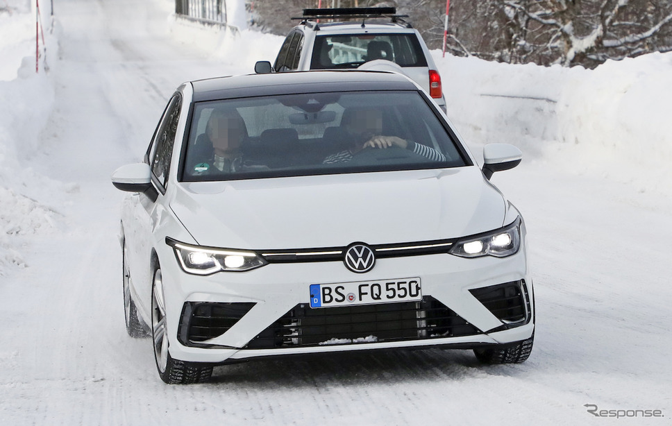 VW ゴルフR 新型プロトタイプ(スクープ写真)《APOLLO NEWS SERVICE》