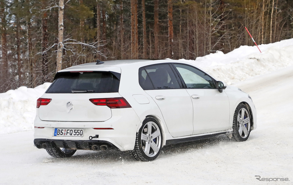 VW ゴルフR 新型プロトタイプ(スクープ写真)《APOLLO NEWS SERVICE》