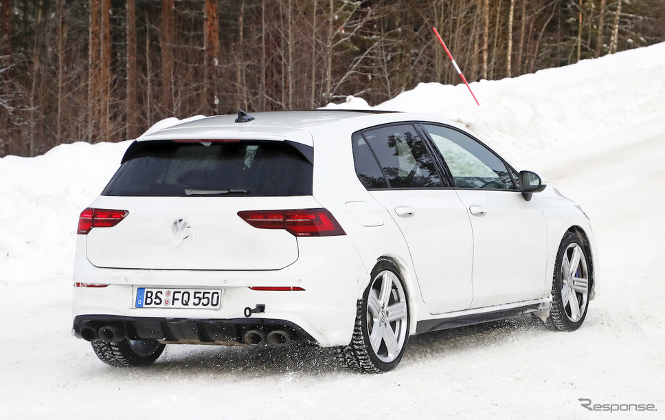 VW ゴルフR 新型プロトタイプ(スクープ写真)《APOLLO NEWS SERVICE》