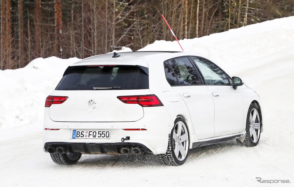 VW ゴルフR 新型プロトタイプ(スクープ写真)《APOLLO NEWS SERVICE》