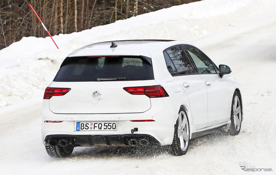 VW ゴルフR 新型プロトタイプ(スクープ写真)《APOLLO NEWS SERVICE》