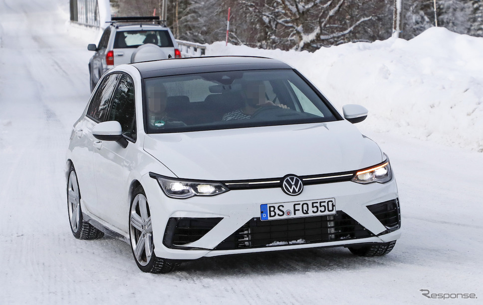 VW ゴルフR 新型プロトタイプ(スクープ写真)《APOLLO NEWS SERVICE》