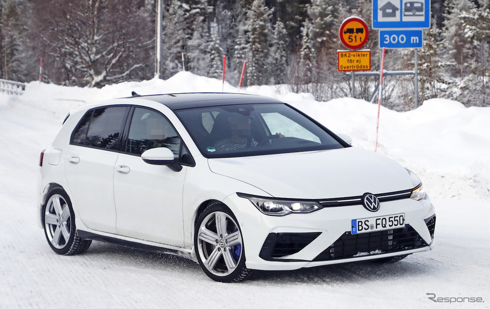 VW ゴルフR 新型プロトタイプ(スクープ写真)《APOLLO NEWS SERVICE》