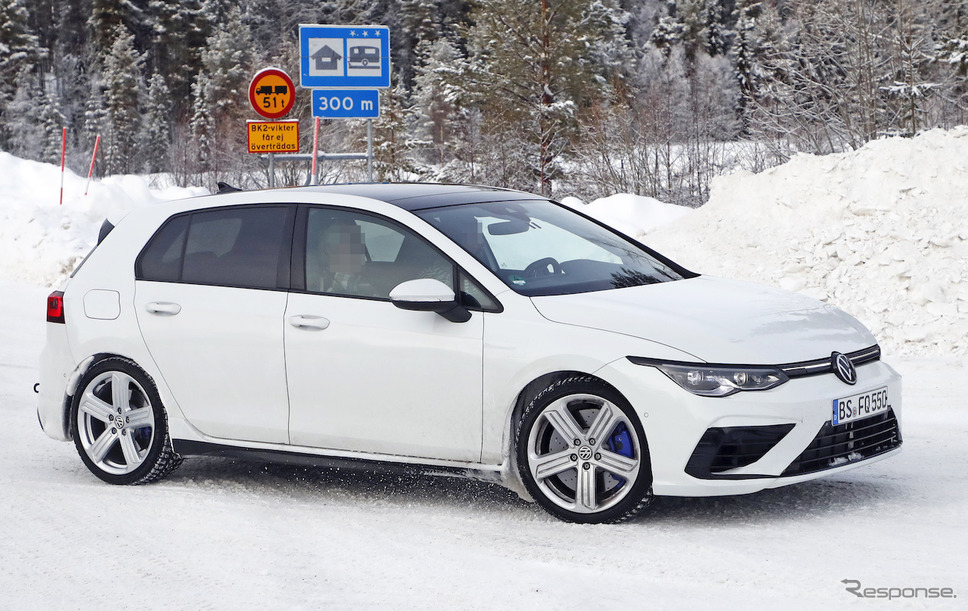 VW ゴルフR 新型プロトタイプ(スクープ写真)《APOLLO NEWS SERVICE》