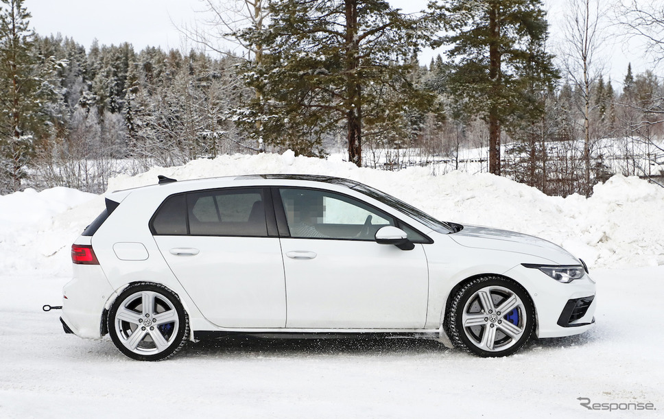 VW ゴルフR 新型プロトタイプ(スクープ写真)《APOLLO NEWS SERVICE》