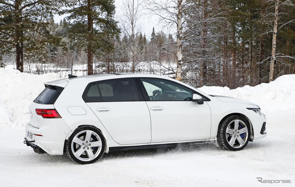 VW ゴルフR 新型プロトタイプ(スクープ写真)《APOLLO NEWS SERVICE》