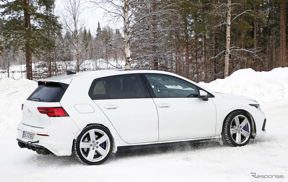 VW ゴルフR 新型プロトタイプ(スクープ写真)《APOLLO NEWS SERVICE》