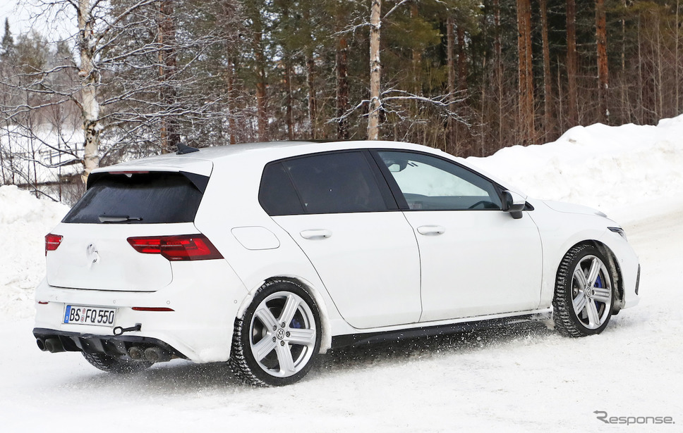 VW ゴルフR 新型プロトタイプ(スクープ写真)《APOLLO NEWS SERVICE》