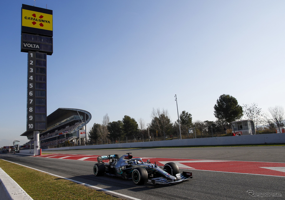 F1のバルセロナ合同テストがスタート。初回初日はメルセデス勢が1-2（写真は2番手タイムの#77 ボッタス）。《写真提供 Pirelli》