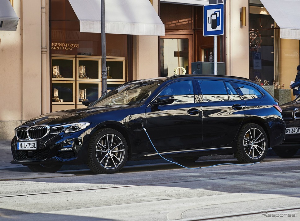 BMW 3シリーズ 新型のPHV《photo by BMW》