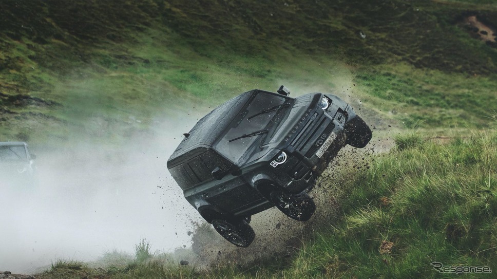 ランドローバー・ディフェンダー 新型の映画『NO TIME TO DIE』のカーチェイスシーン《photo by Land Rover》