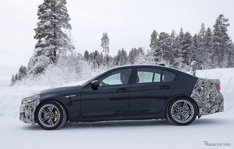 BMW M5 改良新型プロトタイプ スクープ写真《APOLLO NEWS SERVICE》