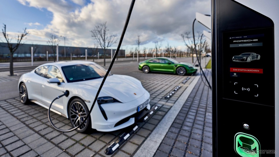 ポルシェの急速充電ステーション「ターボチャージング」《photo by Porsche》