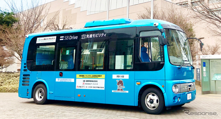 使用する自動運転バス車両《画像:SBドライブ》