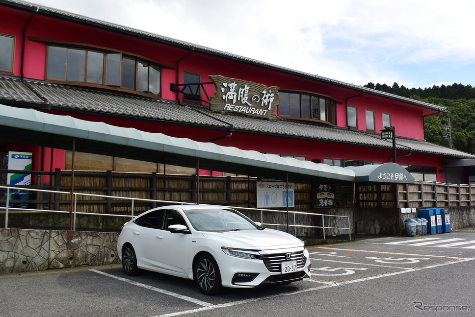 三重県・名阪国道の上野忍者ドライブインにて。レストランでは安くて盛りの良いド昭和な定食を楽しむことができる。《撮影 井元康一郎》
