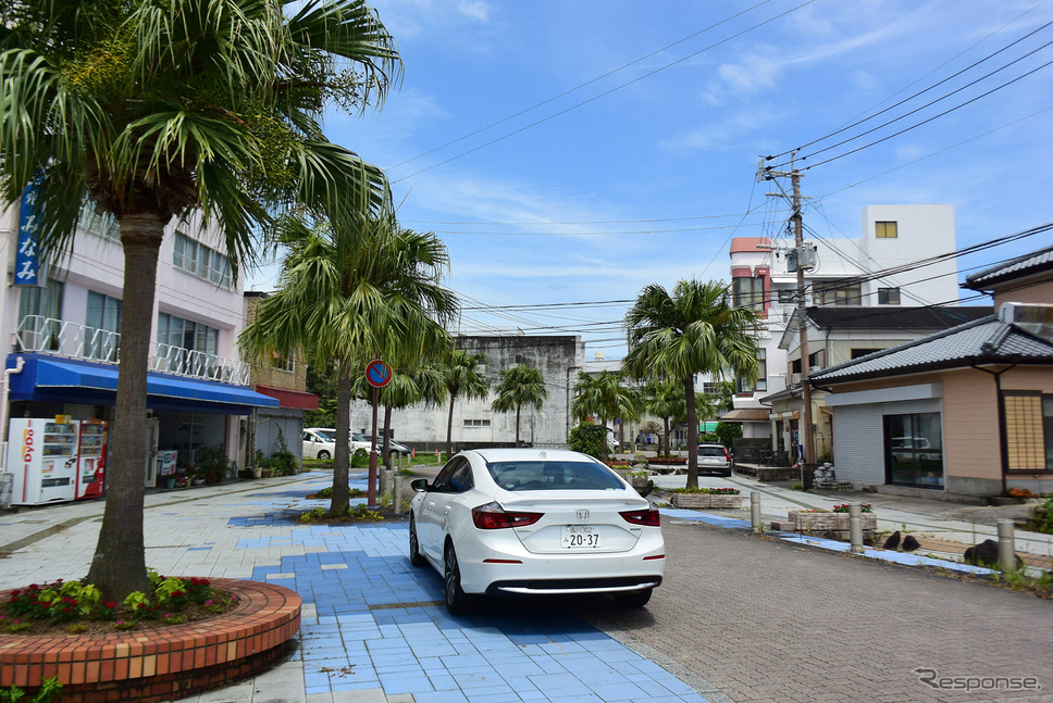 宮崎・青島の市街地にて記念撮影。《撮影 井元康一郎》