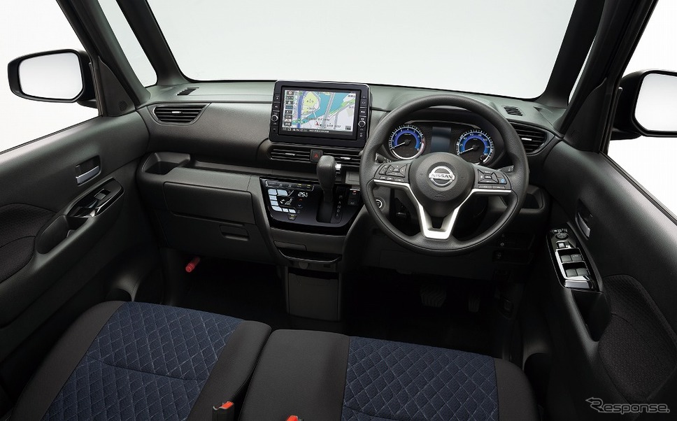 内装色 エボニー《画像 日産自動車》
