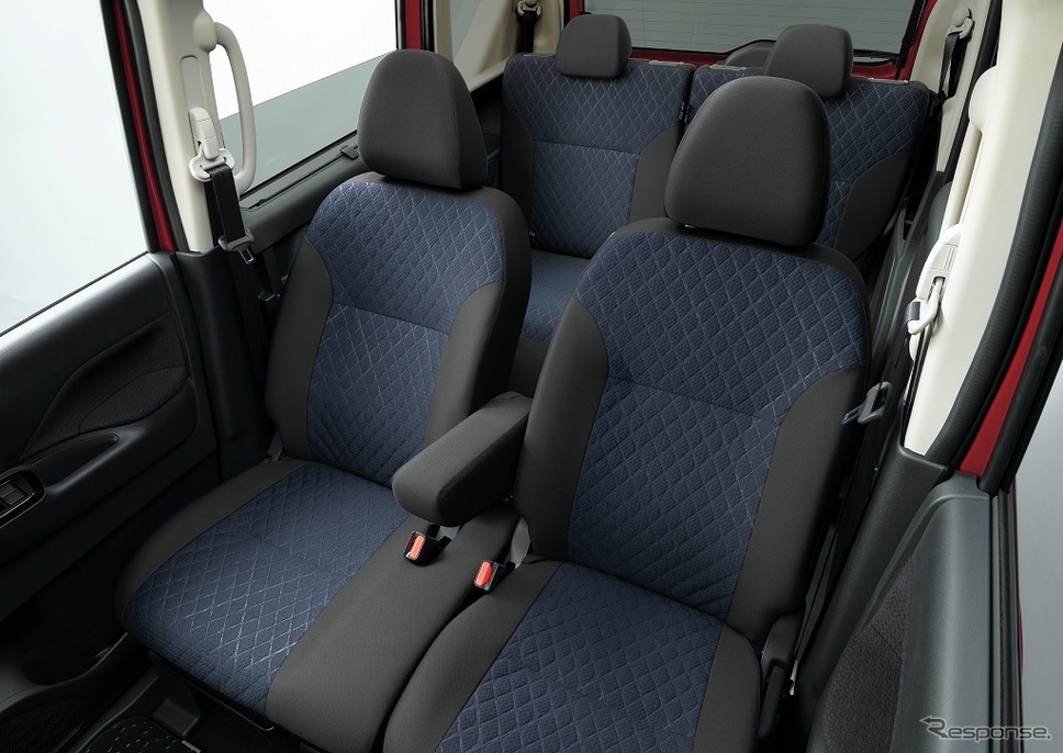 内装色 エボニー《画像 日産自動車》