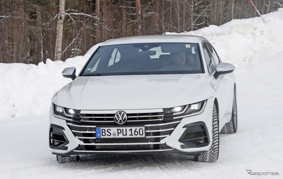 VW アルテオンR プロトタイプ(スクープ写真)《APOLLO NEWS SERVICE》