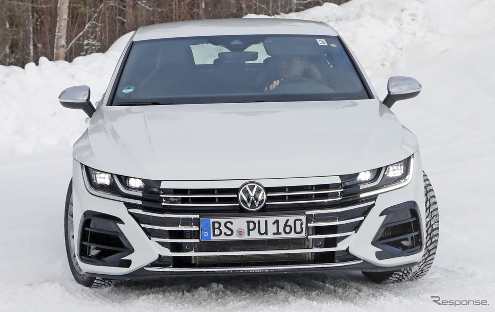 VW アルテオンR プロトタイプ(スクープ写真)《APOLLO NEWS SERVICE》
