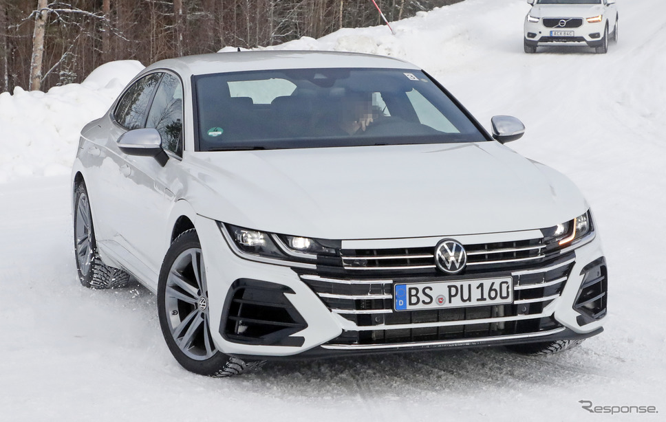 VW アルテオンR プロトタイプ(スクープ写真)《APOLLO NEWS SERVICE》