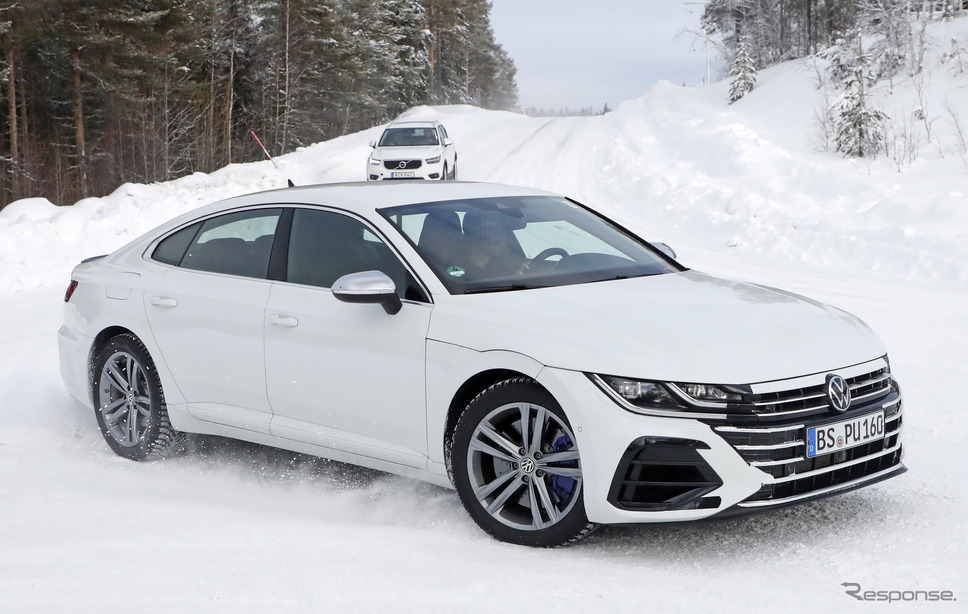 VW アルテオンR プロトタイプ(スクープ写真)《APOLLO NEWS SERVICE》