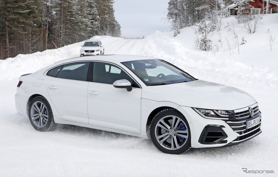 VW アルテオンR プロトタイプ(スクープ写真)《APOLLO NEWS SERVICE》
