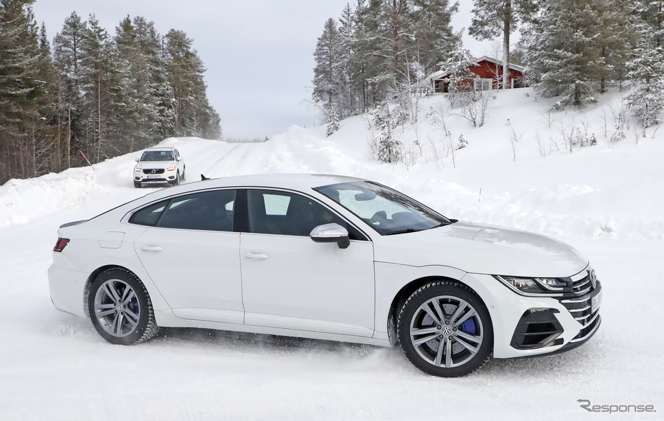 VW アルテオンR プロトタイプ(スクープ写真)《APOLLO NEWS SERVICE》