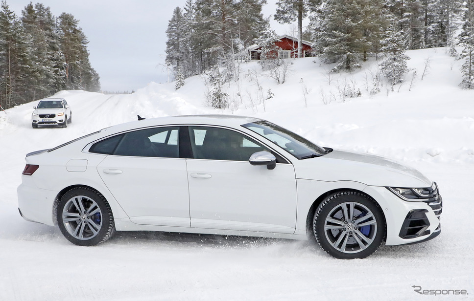 VW アルテオンR プロトタイプ(スクープ写真)《APOLLO NEWS SERVICE》