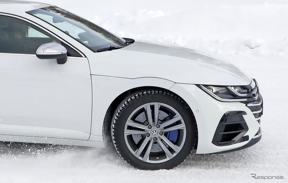 VW アルテオンR プロトタイプ(スクープ写真)《APOLLO NEWS SERVICE》