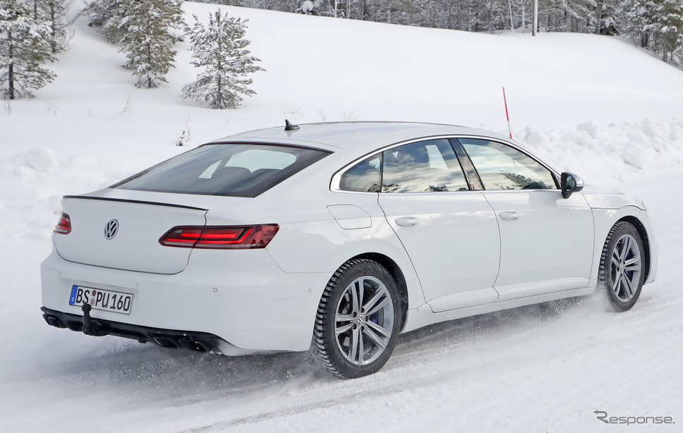 VW アルテオンR プロトタイプ(スクープ写真)《APOLLO NEWS SERVICE》