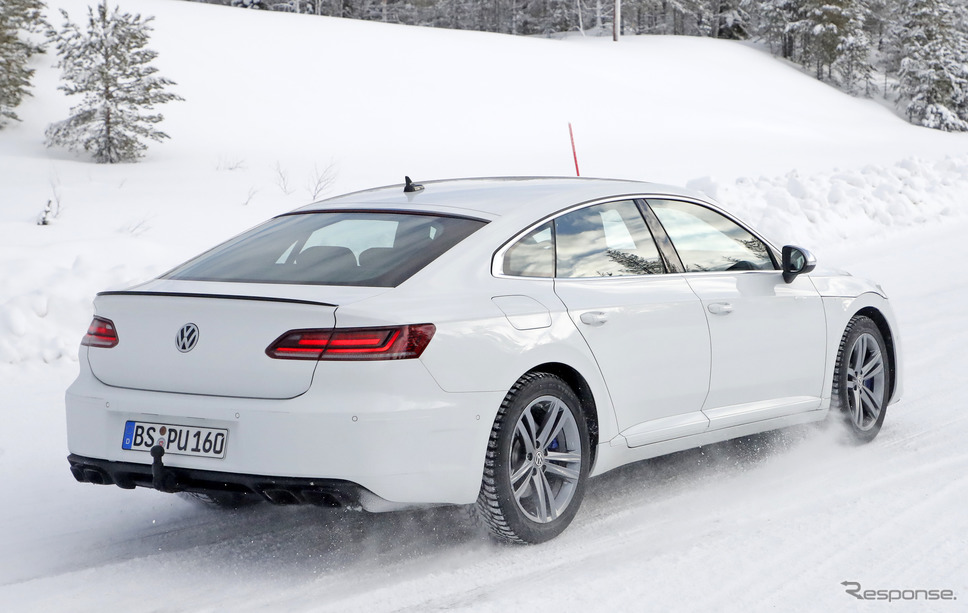 VW アルテオンR プロトタイプ(スクープ写真)《APOLLO NEWS SERVICE》