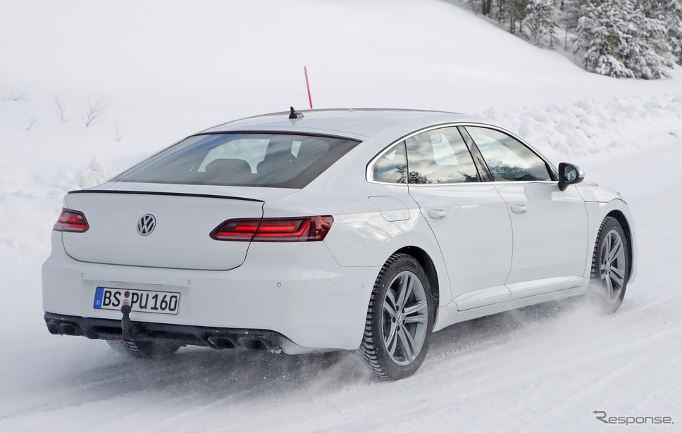 VW アルテオンR プロトタイプ(スクープ写真)《APOLLO NEWS SERVICE》