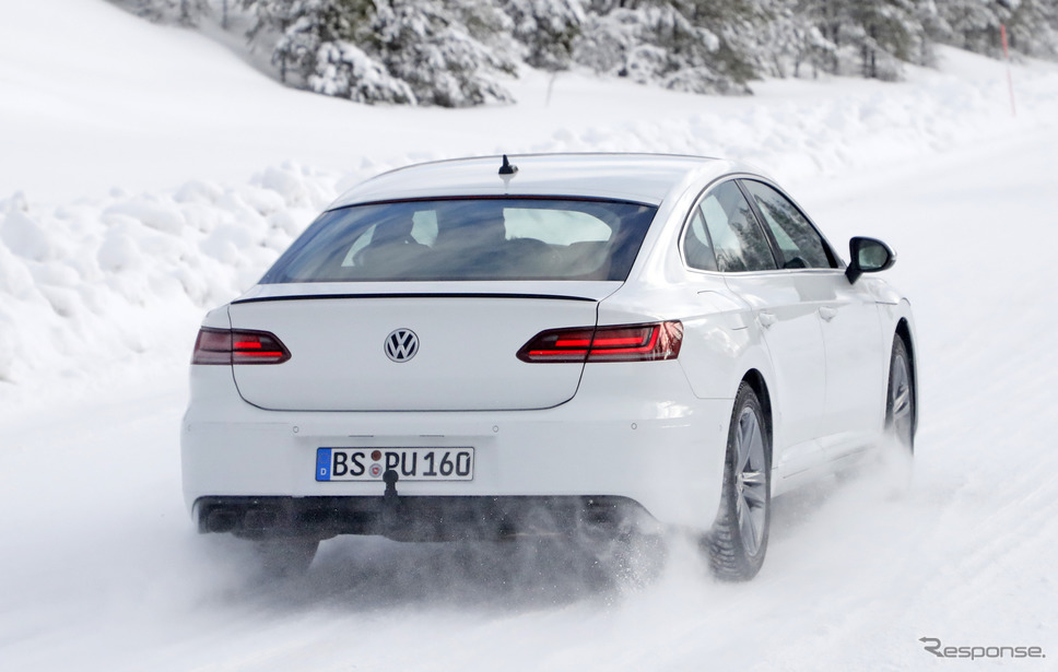 VW アルテオンR プロトタイプ(スクープ写真)《APOLLO NEWS SERVICE》