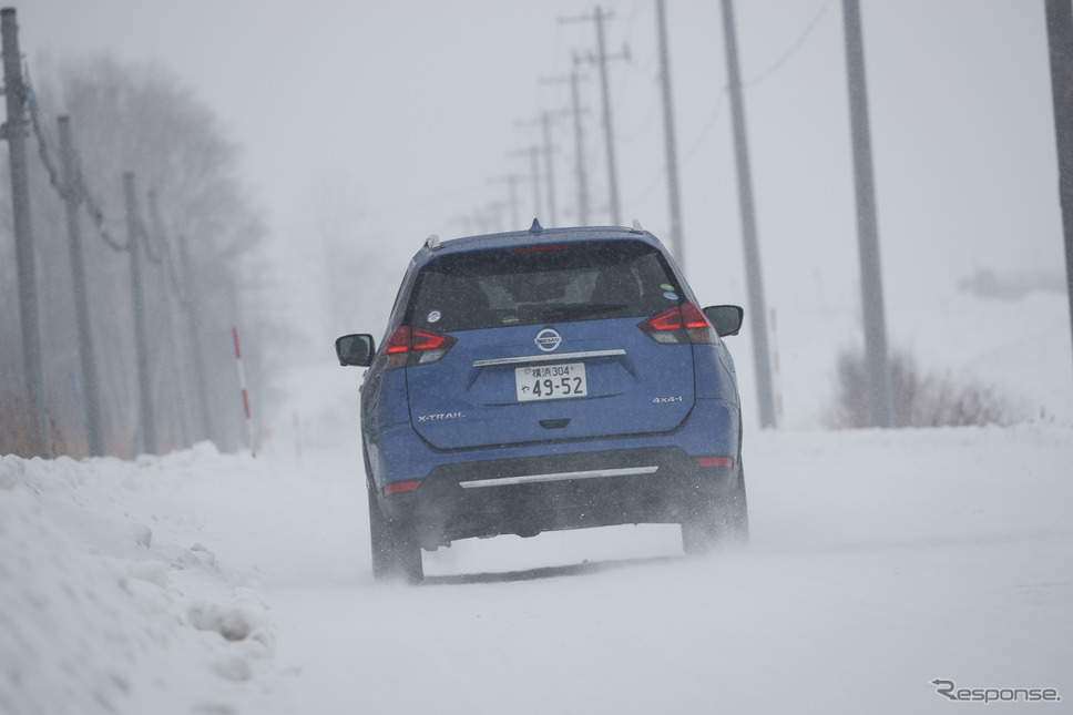 凹凸のある雪道でも安定感のある走りだったエクストレイル《photo 日産自動車》
